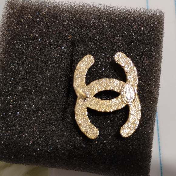 SALE! Auth CHANEL CC Black/White Crystals & Pearls Stud Earrings Gold Hardware - Picture 6 of 13